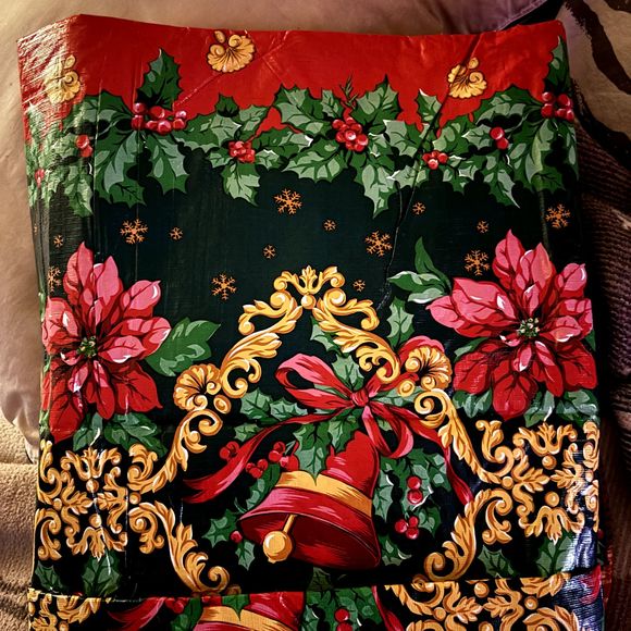 Trim A Home Christmas Vinyl Tablecloth 52" X 102" Flannel Back Holly Poinsettia - Picture 5 of 12